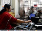 টিকিট কাউন্টারে ৫০০ টাকার নোট দিলেন প্যাসেঞ্জার...! পরক্ষণেই যা করে বসলেন মহিলা 'ক্লার্ক'