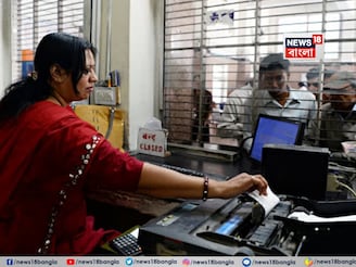 টিকিট কাউন্টারে ৫০০ টাকার নোট দিলেন প্যাসেঞ্জার...! পরক্ষণেই যা করে বসলেন মহিলা 'ক্লার্ক'