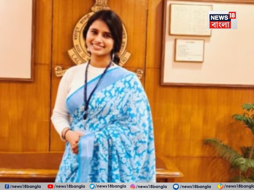 কোনও কোচিং অথবা প্রশিক্ষণ না নিয়েই সর্বভারতীয় এই পরীক্ষায় ষষ্ঠ স্থান দখল করেন বিশাখা৷ দিল্লি টেকনোলজিক্যাল ইউনিভার্সিটি থেকে ইঞ্জিনিয়ারিং পাস করেন বিশাখা৷