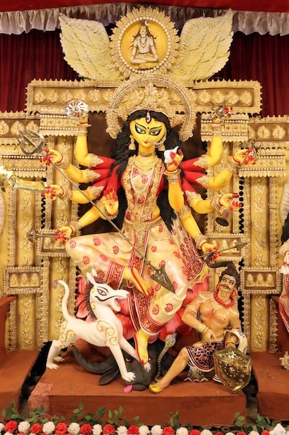 এন্টালি কাঁঠাল বাগান সার্বজনীন শারদীয়া উৎসব কমিটির পুজো এবার ৭৯তম বছরে পা দিল৷ এবছর তাদের পুজোর থিম 