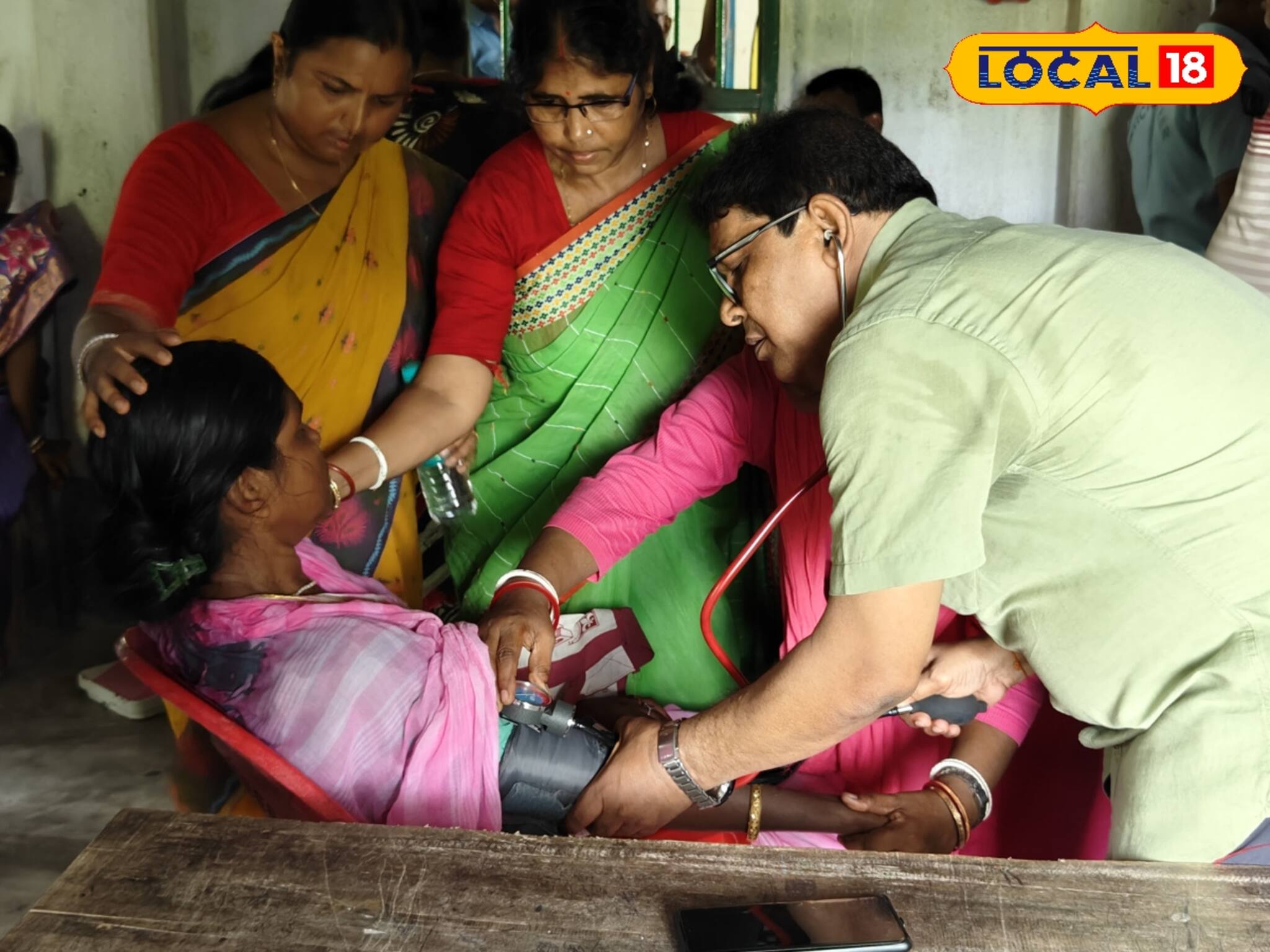 'আমাদের পাড়া আমাদের সমাধানে' এসে হঠাৎই জ্ঞান হারালেন মহিলা, দেবদূতের মতো হাজির বিধায়ক