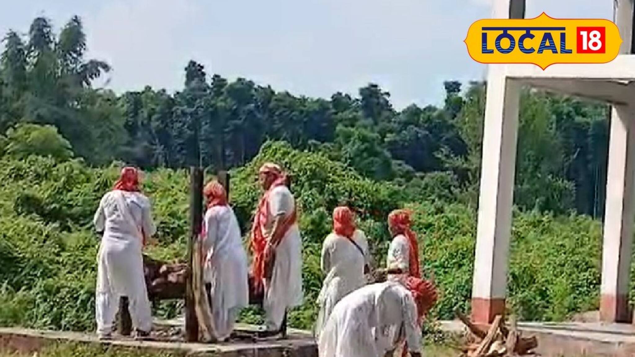 মর্গে পচে যাচ্ছিল, 'বেওয়ারিশ' দেহের সৎকার করলেন মহিলারা