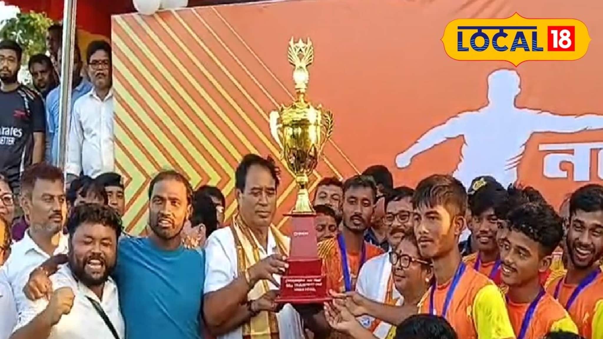 বিজেপির টুর্নামেন্টে হাজির হয়ে সবাইকে চমকে দিলেন অনন্ত মহারাজ