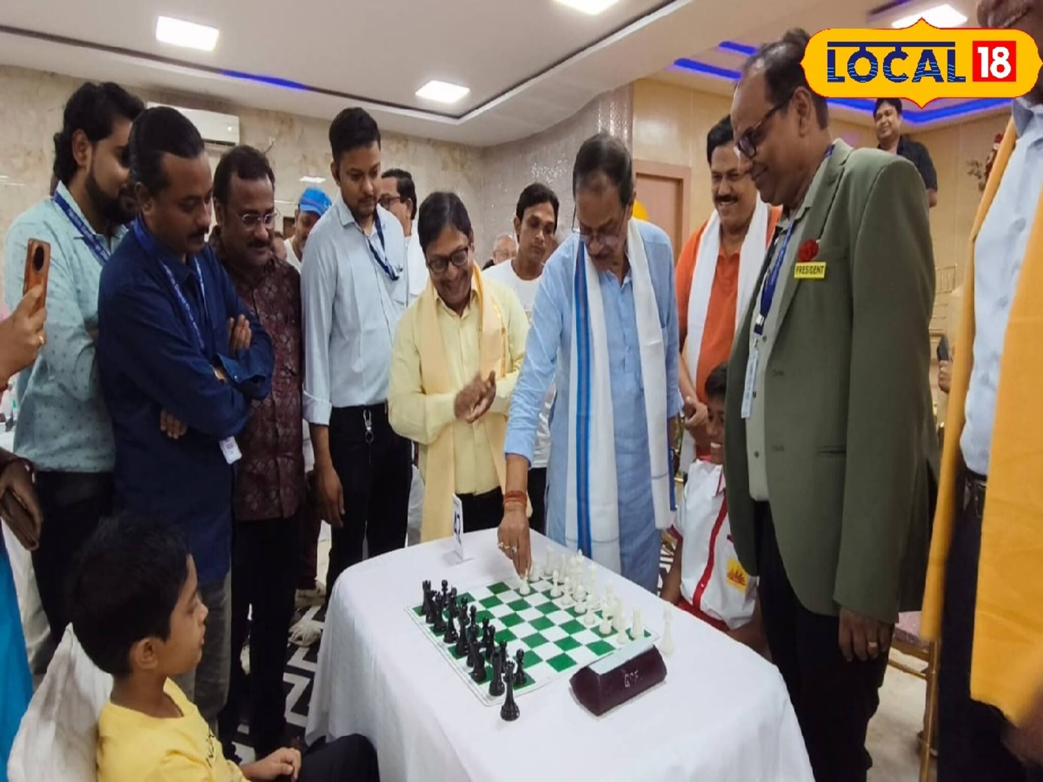 মন্ত্রী মলয় ঘটকের সঙ্গে মুখোমুখি লড়াই খুদের! কে করল কিস্তিমাত?