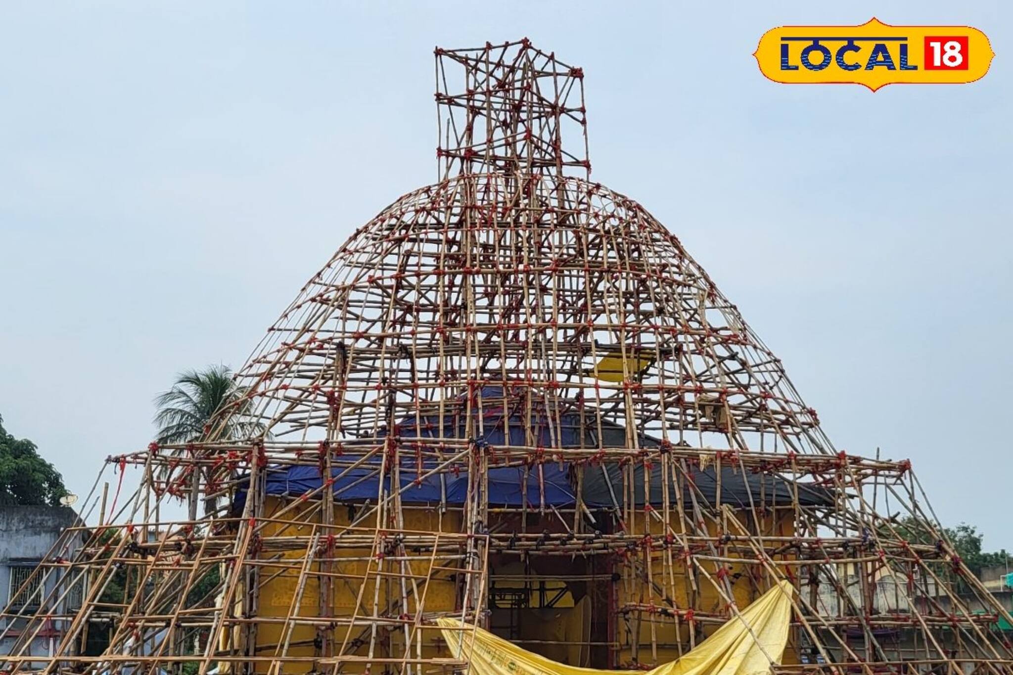 থিম দেখে চমকে যাবেন! মেয়েদের সমাজে এগিয়ে নিয়ে যাওয়ার লড়াই এবার পুজোর মণ্ডপে