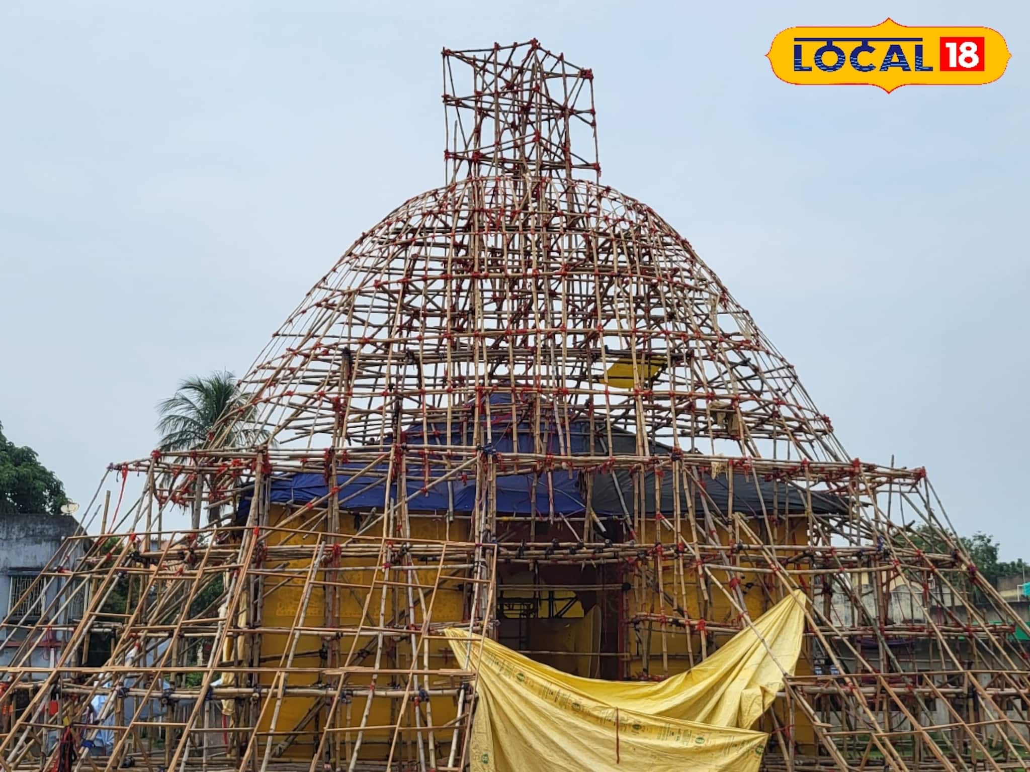 থিম দেখে চমকে যাবেন! মেয়েদের সমাজে এগিয়ে নিয়ে যাওয়ার লড়াই এবার পুজোর মণ্ডপে