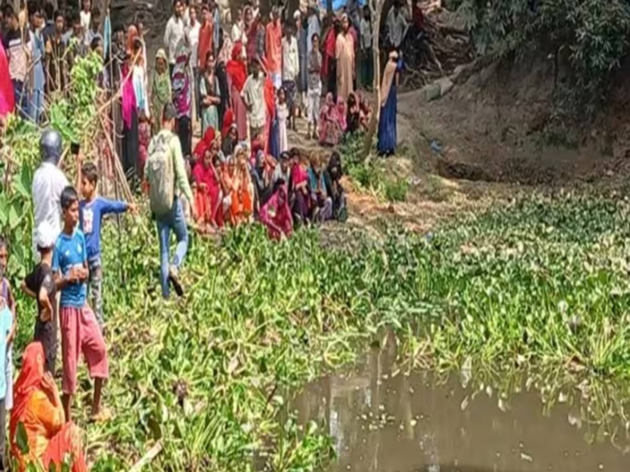 অসহ্যকর গন্ধে হাঁসফাঁস গ্রামবাসীর! কারণ খুঁজতে গিয়ে চোখ উঠল কপালে সকলের!