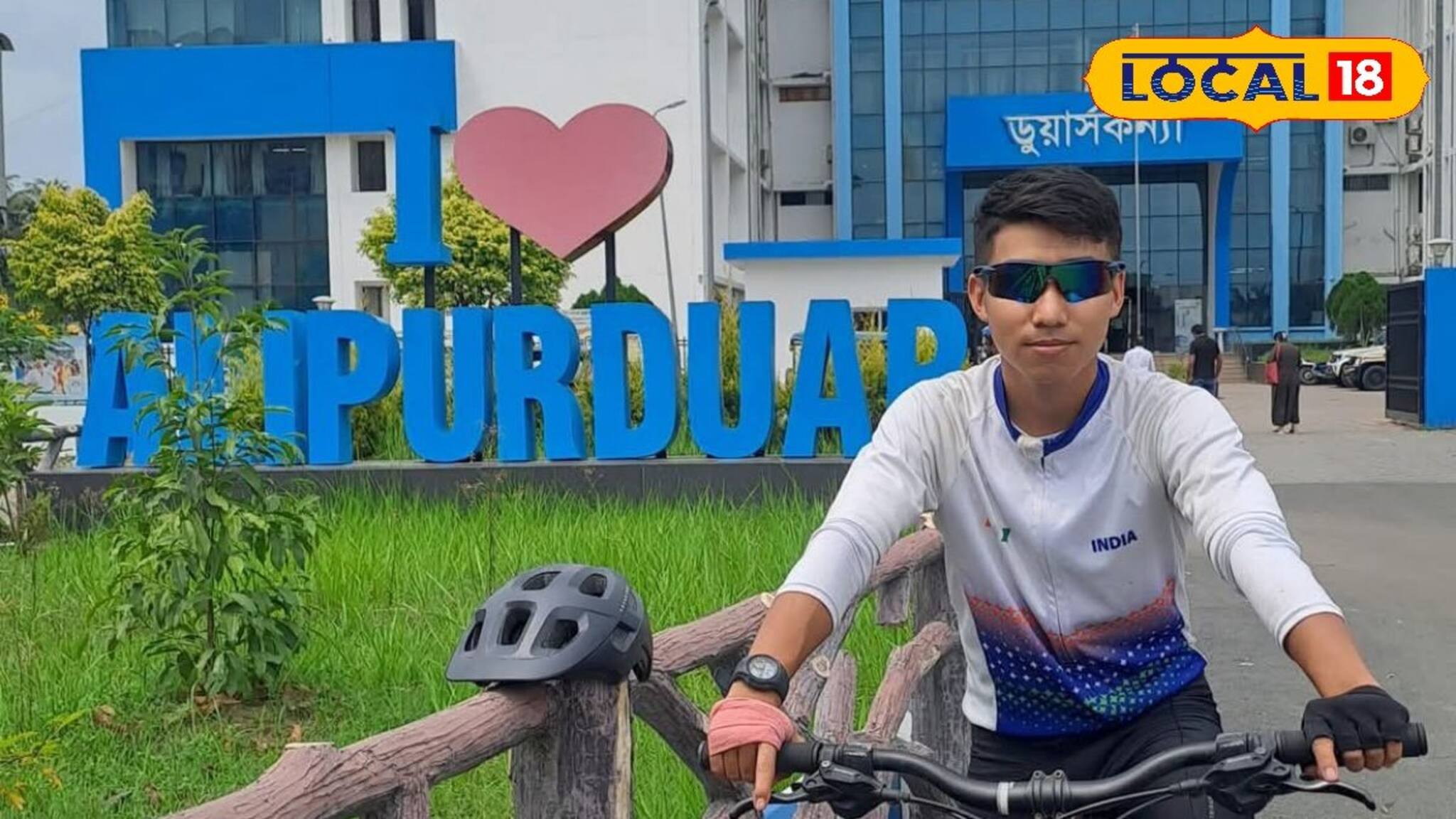 সাইকেলের প্যাডেলে স্বপ্নের দৌড়! জাতীয় মঞ্চে সোনা জয় কালচিনির যুবকের