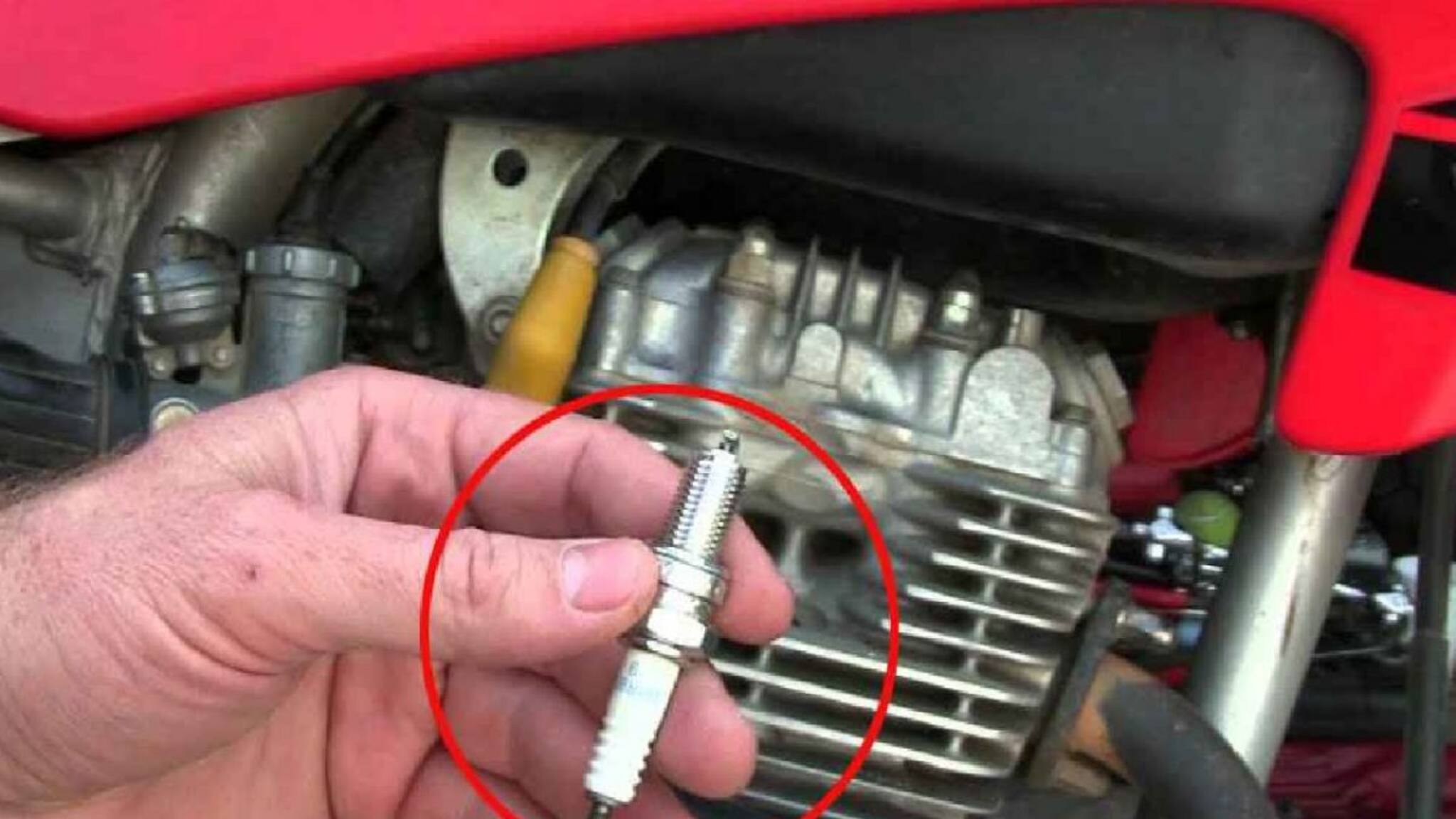 Bikes : বাইকের স্পার্ক প্লাগ কত কিমি চালানোর পর বদলানো উচিত? বদলানোর সময় হয়েছে, বুঝবেন কী করে? দেখা যাবে 'এসব' লক্ষণ