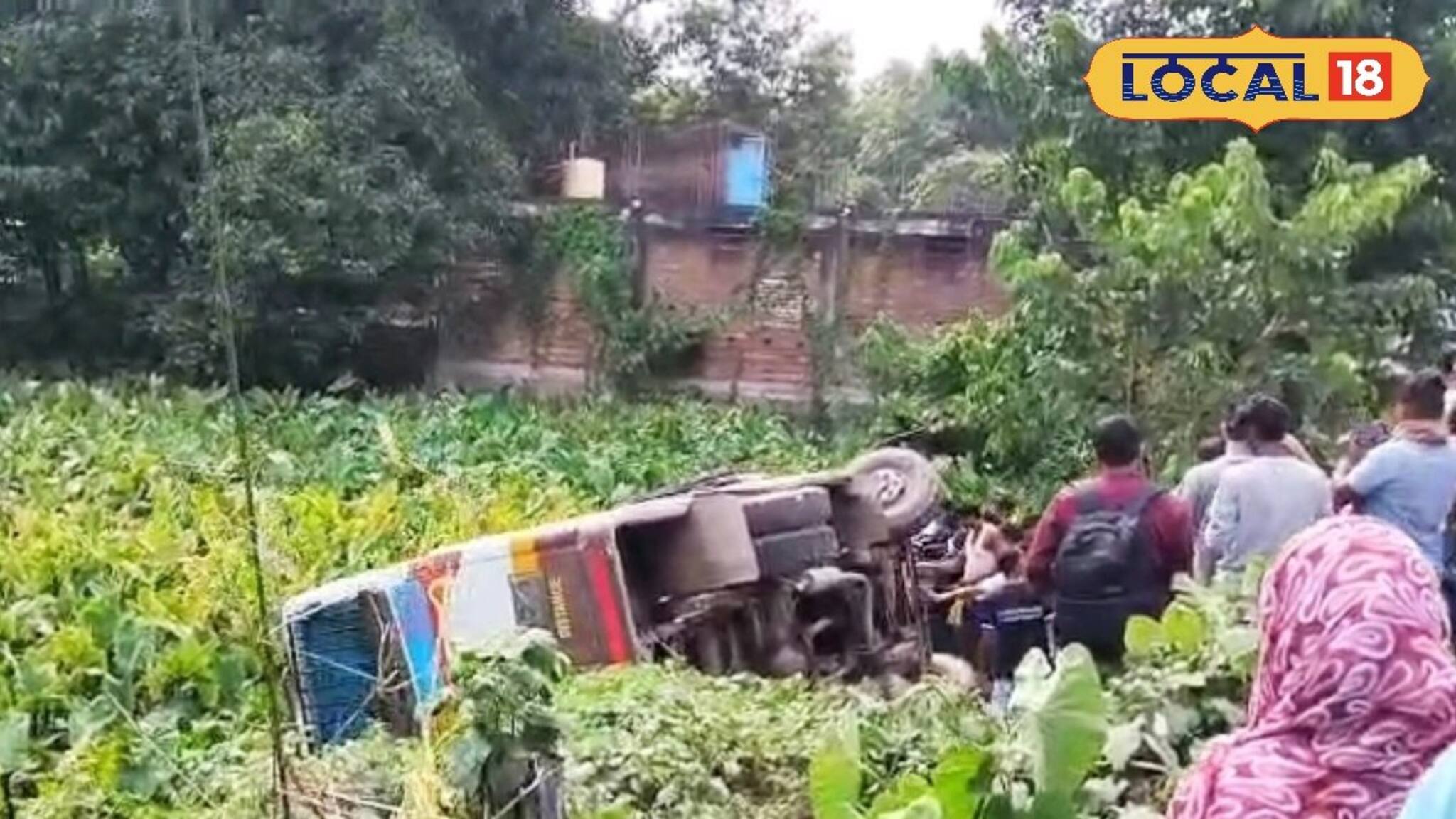 দ্রুতগতির যাত্রীবাহী বাস, ওভারটেক করতে গিয়ে সোজা নয়ানজুলিতে! প্রাণ হারালেন ১, আহত ৩০