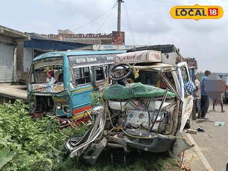 দুমড়ে-মুচড়ে যাত্রীবাহী বাস।