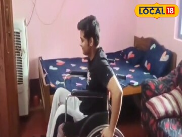হুইল চেয়ারে বসে ডাক্তারি পরীক্ষায় পাশ পুরুলিয়ার যুবক