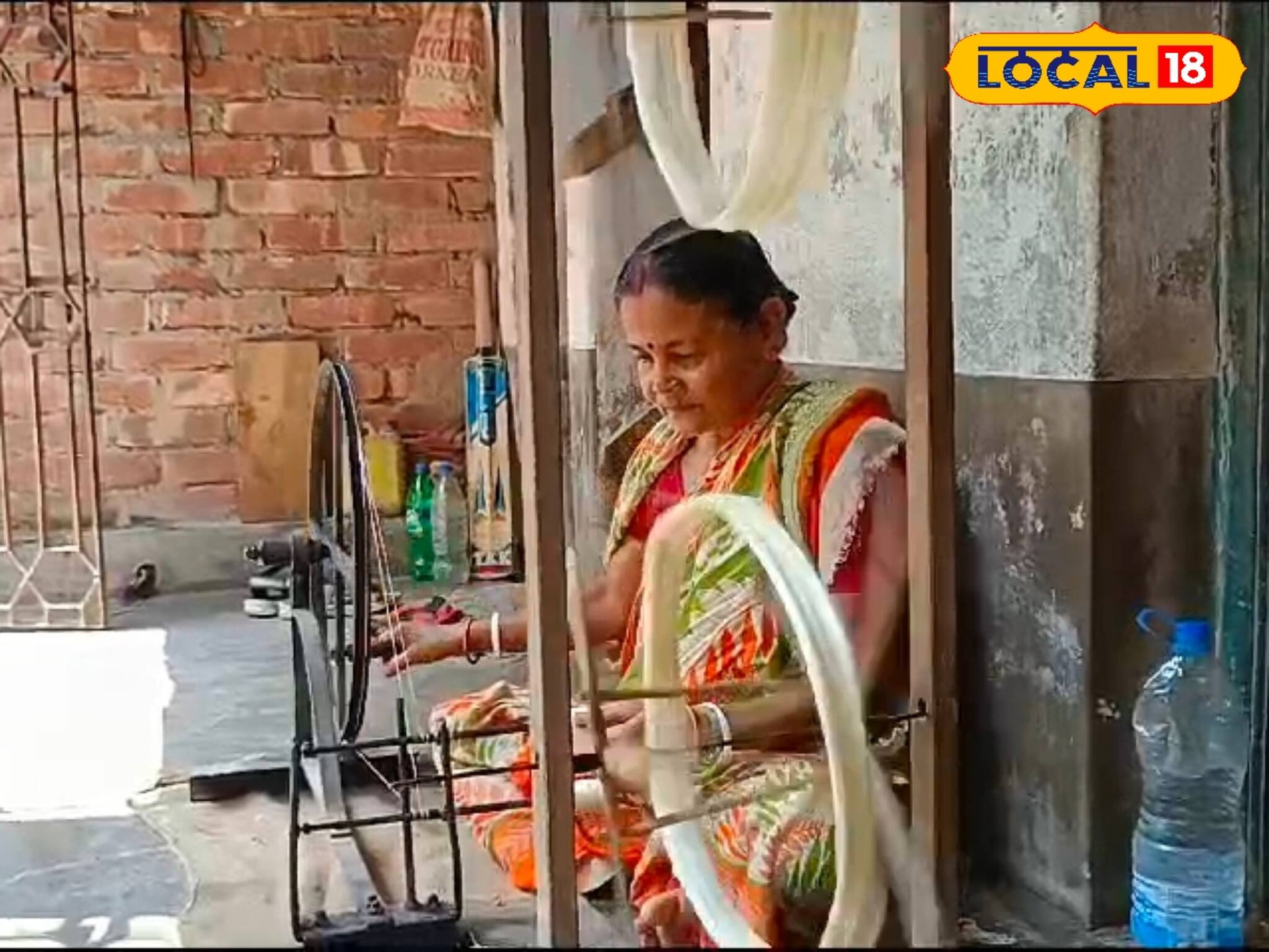 মাকড়সার জালের মতো সূক্ষ্ম সুতো! লুকিয়ে মসলিন তৈরির গোপন রহস্য