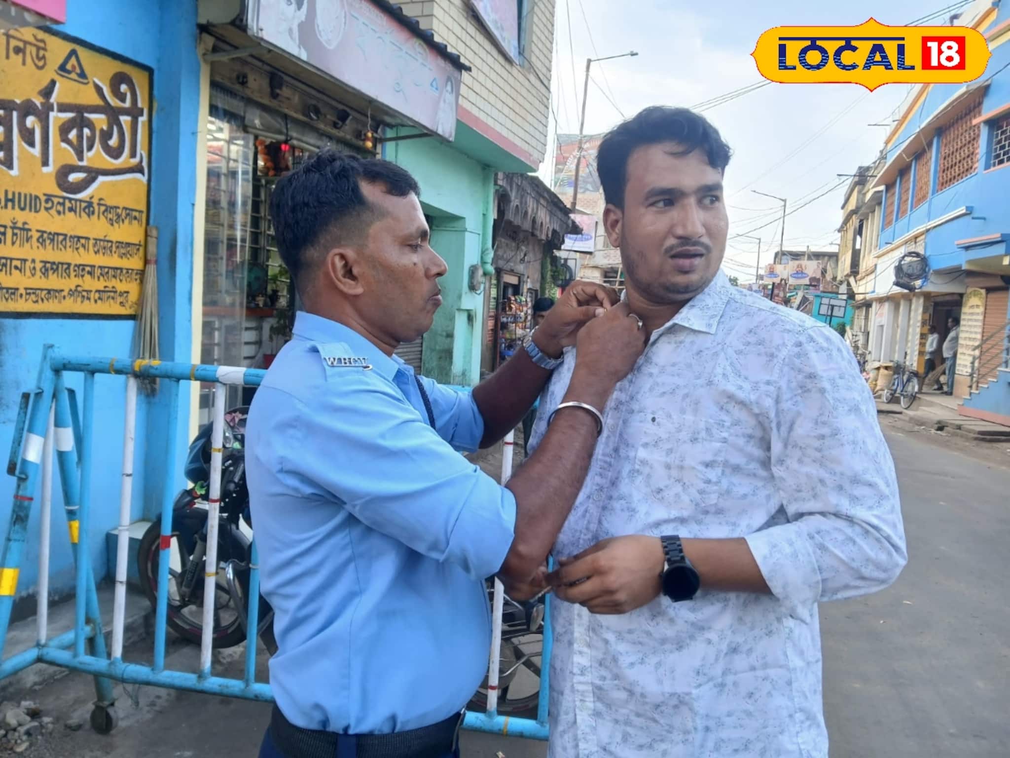 সিভিক ভলেন্টিয়ারদের নিয়ে হাজার সমালোচনা, এরই মাঝে নজিরবিহীন দৃষ্টান্ত মেদিনীপুরের যুবকের