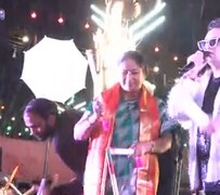 ডান্ডিয়া হাতে ডান্স ফ্লোর মাতালেন দিল্লির মুখ্যমন্ত্রী, দেখুন ভিডিও