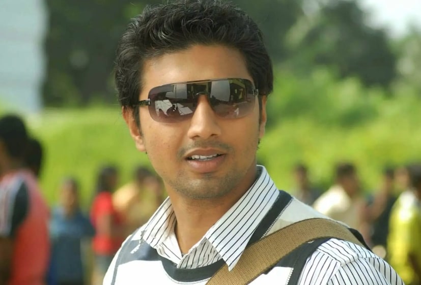 কোলাঘাটের ওই রিসোর্টে দেব সহ ছবির অন্যান্য কলা কুশলীরা শিব মন্দিরে পুজো দেন। এর পাশাপাশি সাংসদ ও অভিনেতা দেবকে ঘোড়ায় চড়তে দেখা যায়। অভিনেতা দেবের ছোটবেলা থেকেই মাছ ধরার সখ। কোলাঘাটে সিনেমার প্রমোশনের ফাঁকে সখকেই আরেকবার ঝালিয়ে নিলেন। দেব সহ ছবির অন্যান্য কলা কুশলীদের দেখতে সাধারণ মানুষের ভিড় লক্ষ্য করা যায় রাস্তার পাশে।