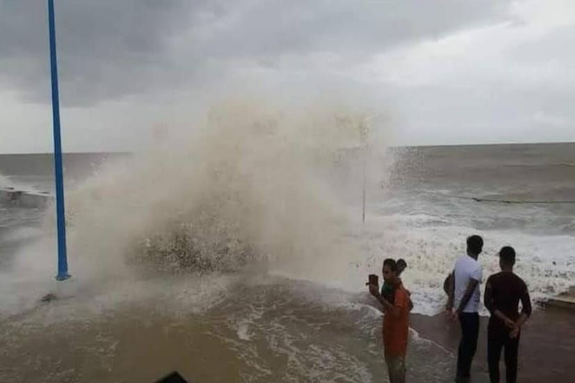 তিনি জানান, মহারাষ্ট্র থেকে সাধারণত বর্ষা বিদায় শুরু হয় ৪ অক্টোবর থেকে এবং ১০ অক্টোবরের মধ্যে শেষ হয়। তবে এবার সূচি পিছিয়ে যাবে। “মুম্বই ও পুণে থেকে বর্ষা বিদায়ের নির্ধারিত সময় ৮ ও ৯ অক্টোবর। কিন্তু এ বছর সেই সময়সীমা পেরিয়ে গিয়ে বর্ষা বিদায় শেষ হতে পারে প্রায় ১২ অক্টোবরের দিকে।”