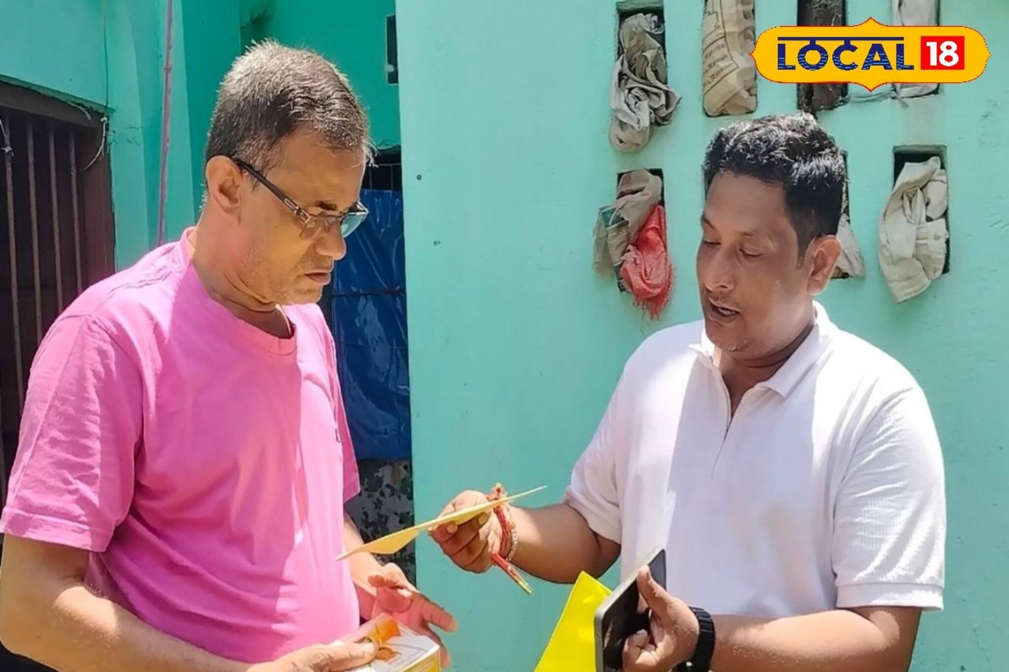 দুর্গাপুজোর আগে অভিনব উদ্যোগ! বাড়ি বাড়ি পৌঁছে যাচ্ছে 'দুয়ারে প্রসাদ', প্যাকেটে থাকছে...