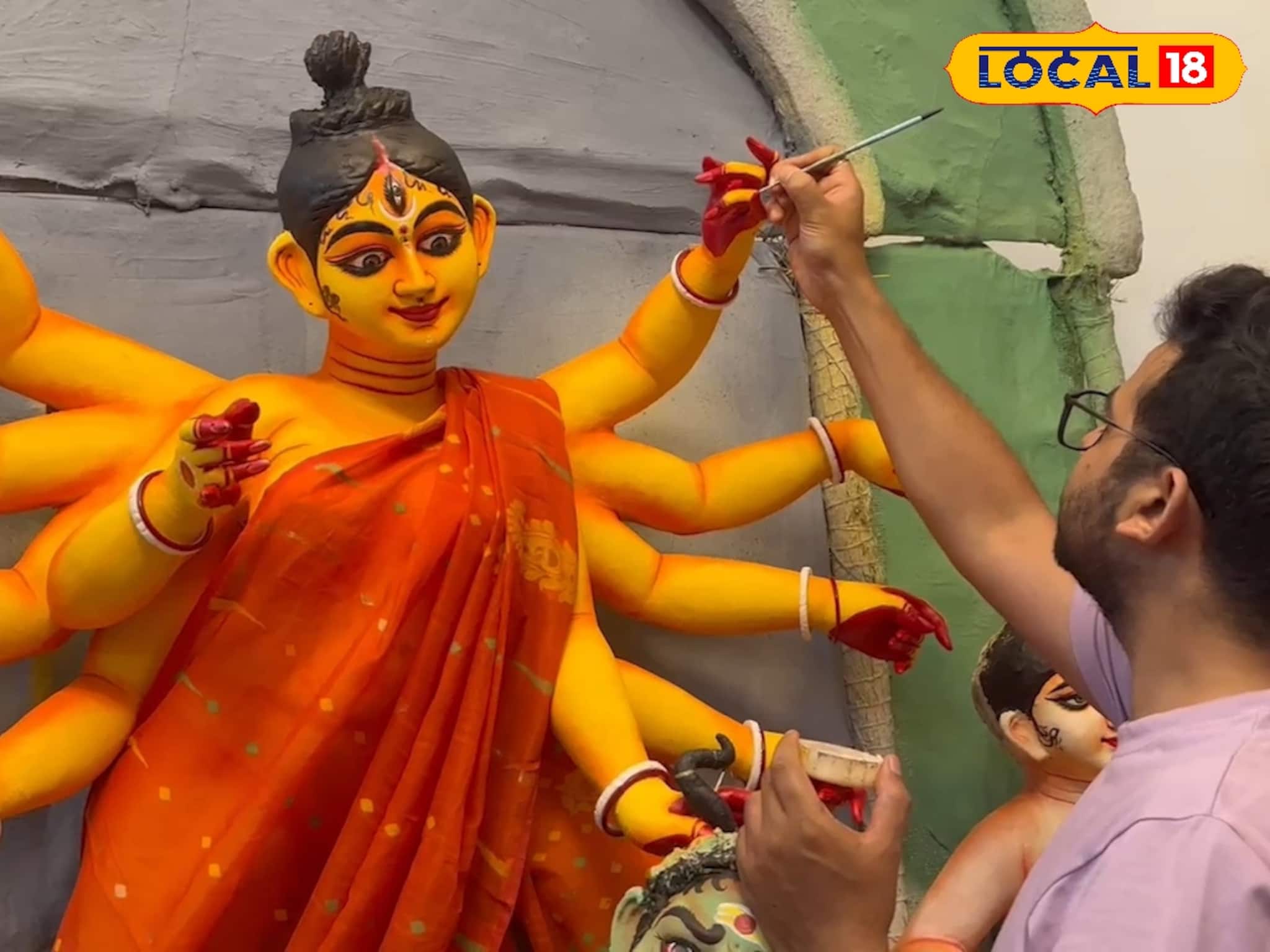 Durga Puja 2025: চিকিৎসক দম্পতির হাতে গড়া প্রতিমাতেই হচ্ছে বাড়ির শতবর্ষীয় দুর্গোৎসব, কোথায় জানুন