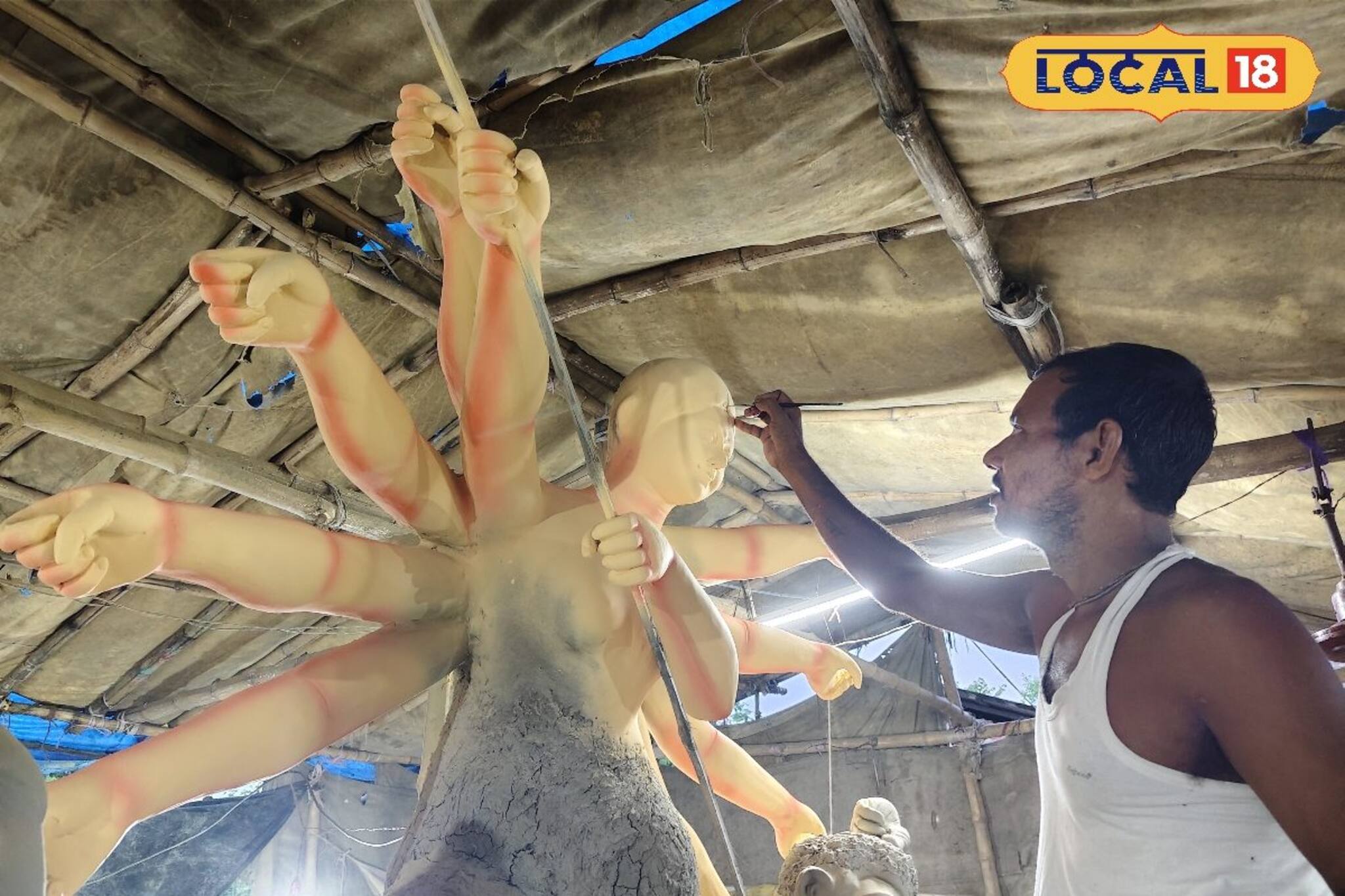 বঙ্গোপসাগরে ব্যাক টু ব্যাক নিম্নচাপ, বৃষ্টি কাঁপাচ্ছে রাজ্য! এরই মাঝে চলছে প্রতিমা গড়ার কাজ, কীভাবে ম্যানেজ করছেন শিল্পীরা?