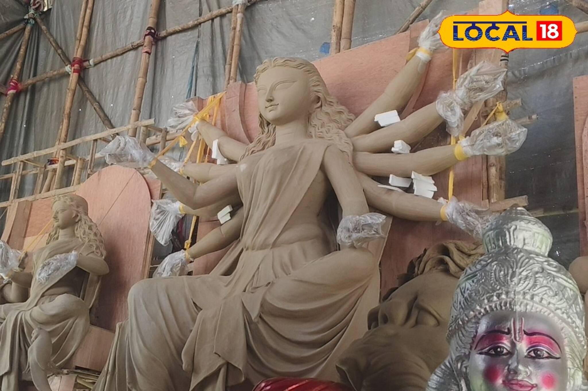 ৩৩ কোটি দেব-দেবীর দেখা মিলবে এক জায়গায়! এবারের পুজোয় নতুন কিছু, যেতে ভুলবেন না 'এই' মণ্ডপে