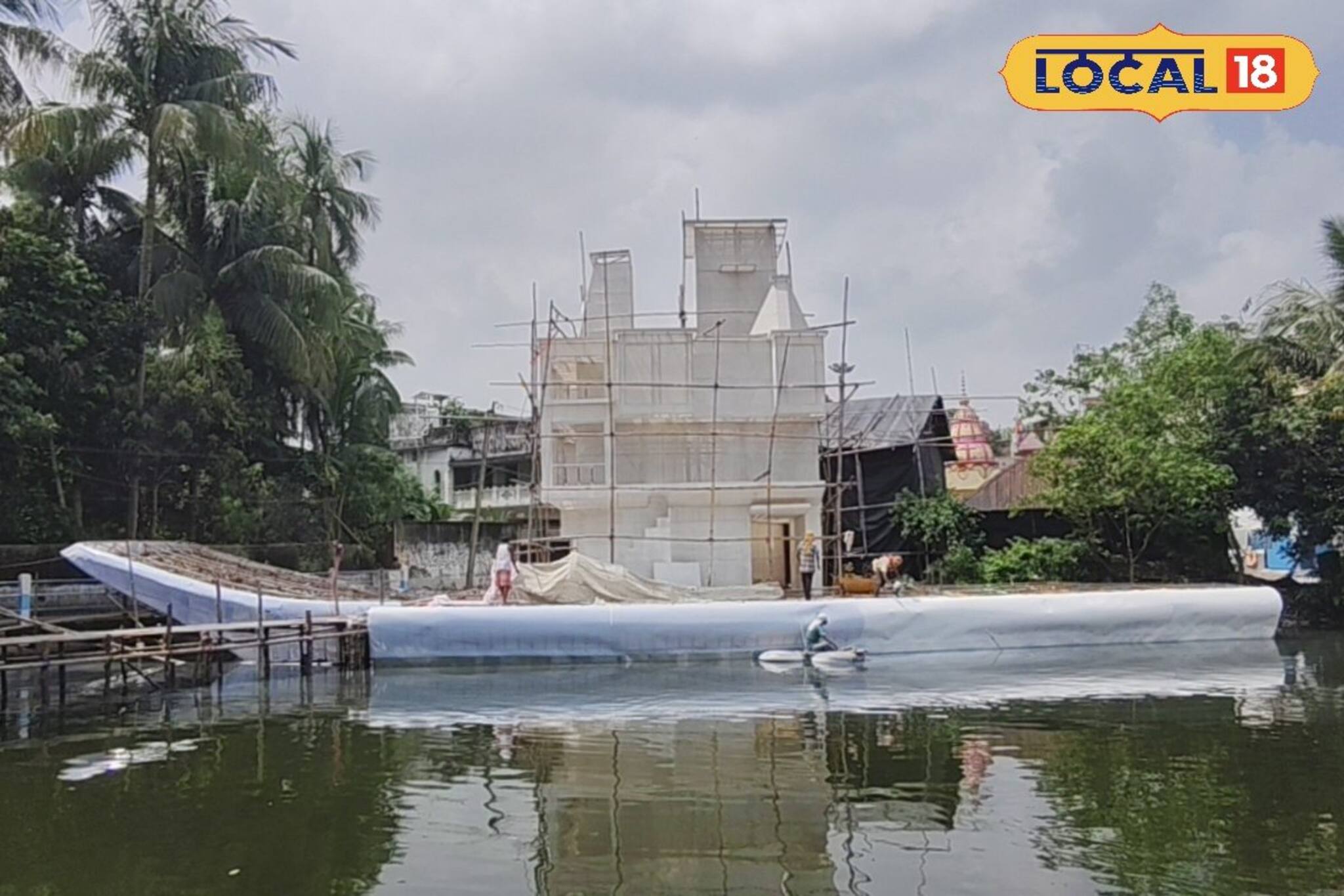 মা দুর্গার আসন এবার যুদ্ধজাহাজে! উঁকি দিচ্ছে INS বিক্রান্তের প্রতিচ্ছবি