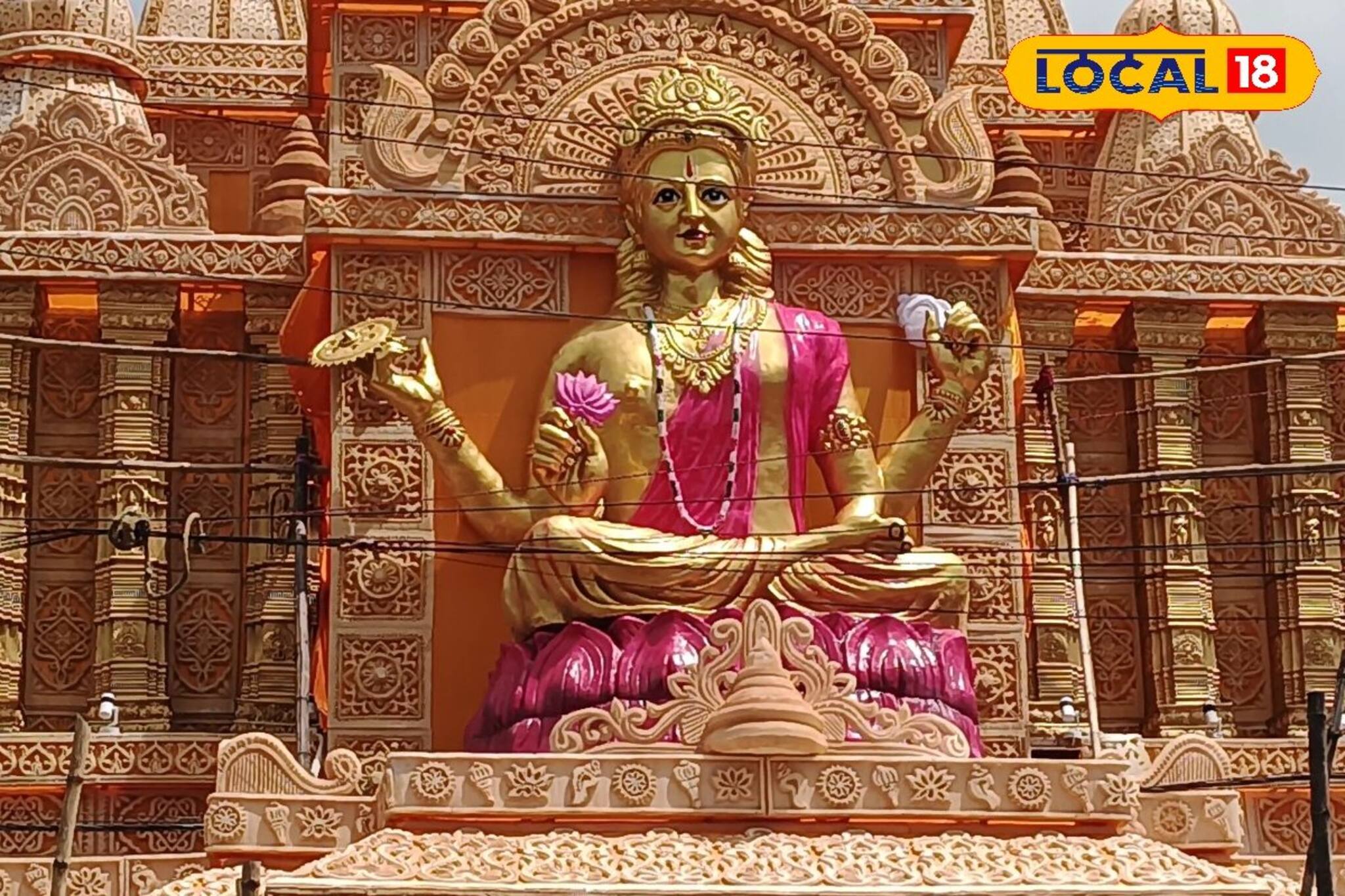 মাত্র ৪০০ টাকায় শুরু হয়েছিল পুজো আজ বাজেট ৫০ লক্ষ! কেমন হয়েছে মণ্ডপ?