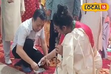 এমনি এমনি কী আর 'শ্রেষ্ঠ' উৎসব! চিনা অতিথিরা নাড়ু পাকিয়ে খেলেন, বাজালেন ঢাক! বিদেশিদের নিয়ে জমজমাট পুজো