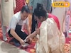 গ্রামীণ দুর্গোৎসবে ঢাক হাতে চিনা অতিথিরা! আবার নাড়ু পাকিয়েও খেলেন