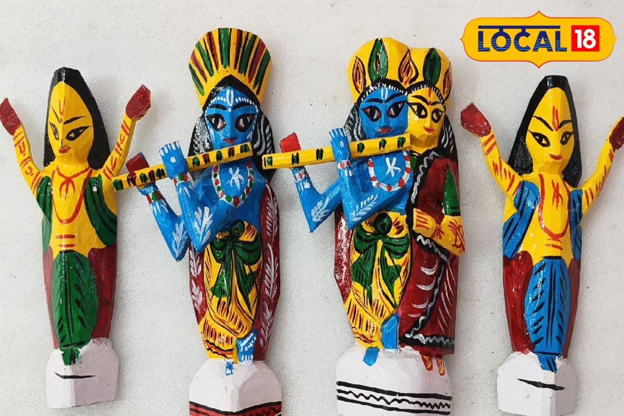 বাঁশুরি, কদমফুল, কাঠের পুতুল! দুর্গাপুজোর মণ্ডপে অন্য সাজে পুরুলিয়া