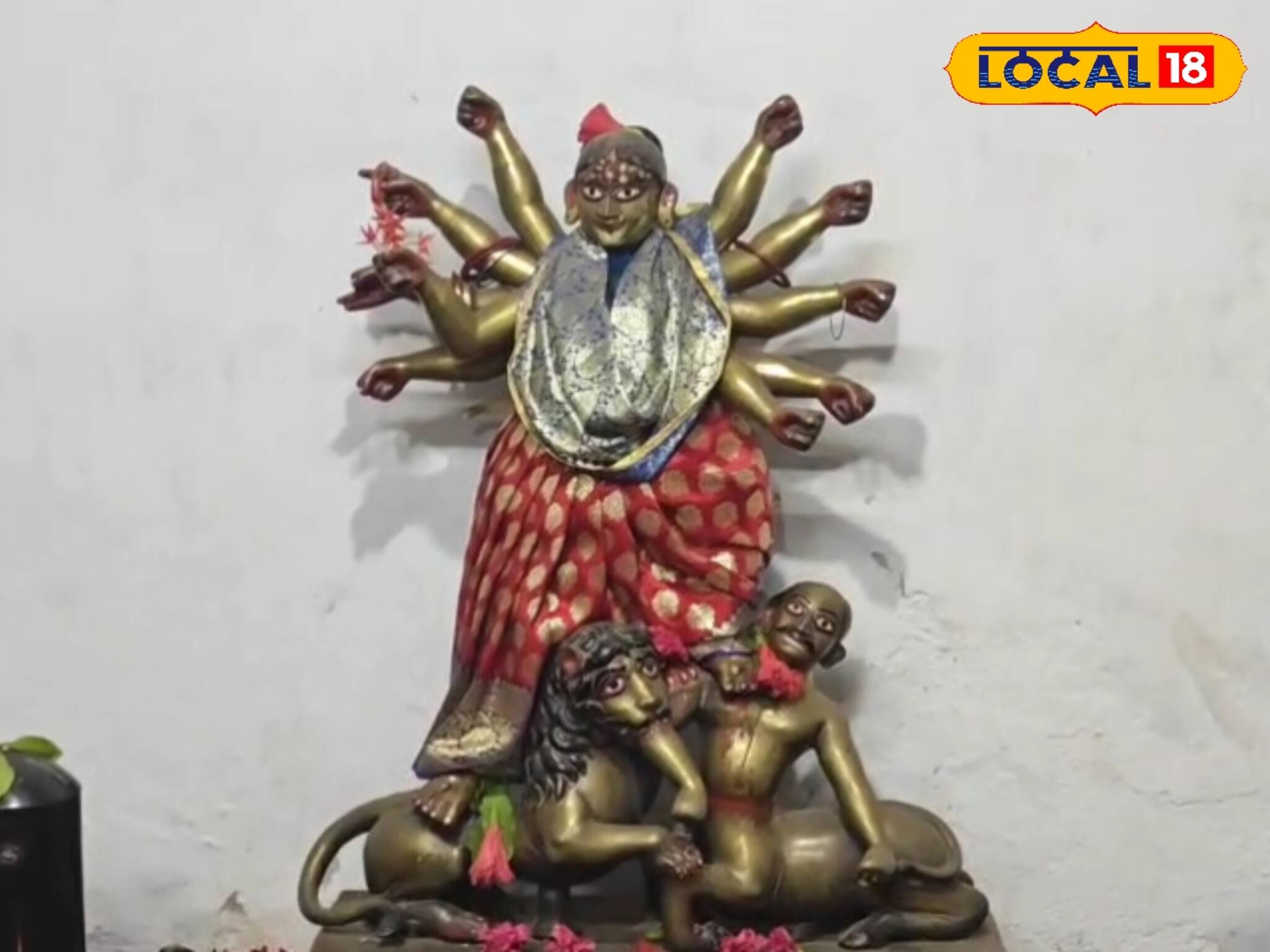 ৩০০ বছরের বেশি পুরনো, তবুও জানেন না অনেকে! শান্তিপুরের 'তিন পুতুলের' মূর্তি দেখেছেন?