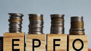 প্রক্রিয়াটি কী হবেএই বিষয়ে অনেক প্রশ্ন দেখা দেয়। প্রথমত, সাধারণ ব্যাঙ্ক এটিএম কার্ড ব্যবহার করে কি টাকা তোলা যাবে হবে? সম্ভবত নয়। এমন খবর রয়েছে যে ইপিএফও তার সদস্যদের জন্য একটি বিশেষ কার্ড ইস্যু করতে পারে, যা সরাসরি তাদের পিএফ অ্যাকাউন্টের সঙ্গে সংযুক্ত থাকবে। তাছাড়া ফান্ড উইথড্র করার আগে অনলাইনে একটি দাবি দাখিল করতে হবে।দাবি অনুমোদিত হলে তার পরেই কেবল সদস্যরা যে কোনও এটিএম থেকে টাকা তোলার জন্য এই কার্ড ব্যবহার করতে পারবে। এই নতুন উদ্যোগটি ৭৮ মিলিয়নেরও বেশি গ্রাহককে উপকৃত করবে। এই সুবিধাটি কর্মীদের জন্য অত্যন্ত কার্যকর হবে, বিশেষ করে জরুরি পরিস্থিতিতে, কারণ তাদের তহবিলের ঘাটতির সম্মুখীন হতে হবে না। প্রক্রিয়াটি কী হবেএই বিষয়ে অনেক প্রশ্ন দেখা দেয়। প্রথমত, সাধারণ ব্যাঙ্ক এটিএম কার্ড ব্যবহার করে কি টাকা তোলা যাবে হবে? সম্ভবত নয়। এমন খবর রয়েছে যে ইপিএফও তার সদস্যদের জন্য একটি বিশেষ কার্ড ইস্যু করতে পারে, যা সরাসরি তাদের পিএফ অ্যাকাউন্টের সঙ্গে সংযুক্ত থাকবে। তাছাড়া ফান্ড উইথড্র করার আগে অনলাইনে একটি দাবি দাখিল করতে হবে।দাবি অনুমোদিত হলে তার পরেই কেবল সদস্যরা যে কোনও এটিএম থেকে টাকা তোলার জন্য এই কার্ড ব্যবহার করতে পারবে। এই নতুন উদ্যোগটি ৭৮ মিলিয়নেরও বেশি গ্রাহককে উপকৃত করবে। এই সুবিধাটি কর্মীদের জন্য অত্যন্ত কার্যকর হবে, বিশেষ করে জরুরি পরিস্থিতিতে, কারণ তাদের তহবিলের ঘাটতির সম্মুখীন হতে হবে না।