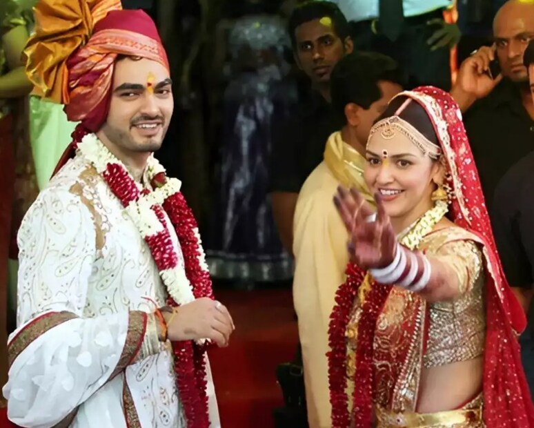 গোপন একটি সূত্র দাবি করেছে যে ধর্মেন্দ্র যদিও তার মেয়ের সিদ্ধান্তের বিরুদ্ধে ছিলেন না, তবুও তিনি দৃঢ়ভাবে বিশ্বাস করতেন যে বিচ্ছেদ শিশুদের উপর প্রভাব ফেলে। 