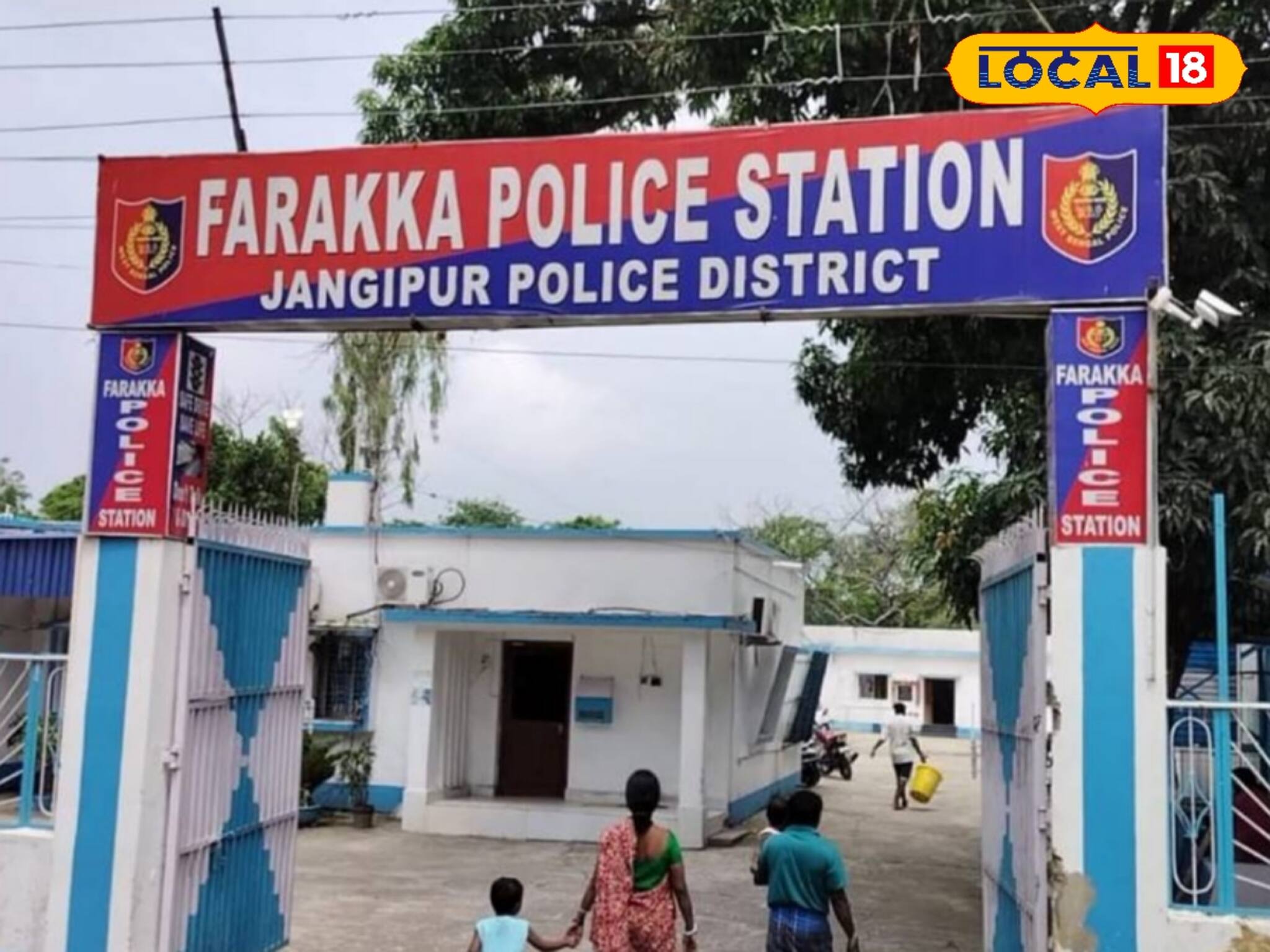 প্রতিবেশীর ঝামেলা, থামাতে যেতেই পুলিশের গাড়ি ঘিরে বোমাবাজি! আহত ৩ সিভিক