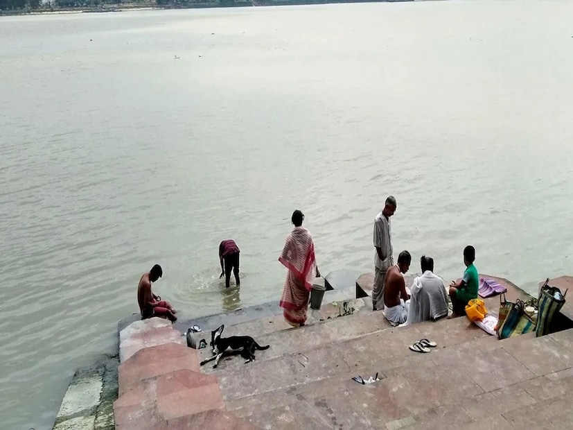 তবে ইউনাইটেড স্টেটস জিওলজিক্যাল সার্ভে অনুযায়ী, পৃথিবীতে মোট আনুমানিক নদীর সংখ্যা জানলে জানলে যে কেউ অবাক হয়ে যাবেন। কারণ তথ্য অনুযায়ী  পৃথিবীতে কম-বেশি প্রায় তিন মিলিয়নেরও (৩০ লক্ষ) বেশি নদী রয়েছে। 