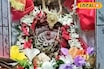 গড় জঙ্গলের এই পুজোর সামনে এখনও ফিকে হয়ে যায় আলো ঝলমলে বহু মণ্ডপ