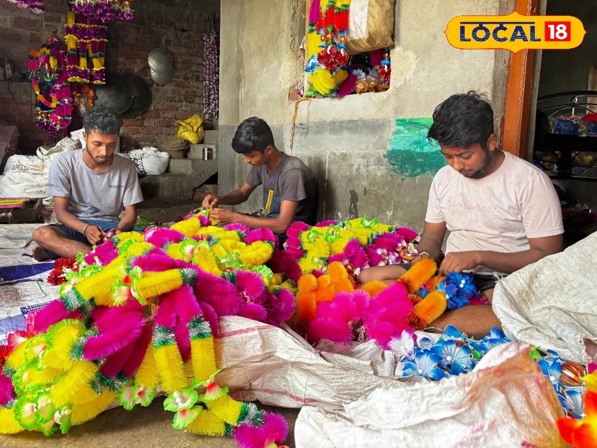 দুর্গাগ্রাম মানেই মালার রাজ্য! বিশ্বকর্মা পুজোর আগে তুঙ্গে ব্যস্ততা