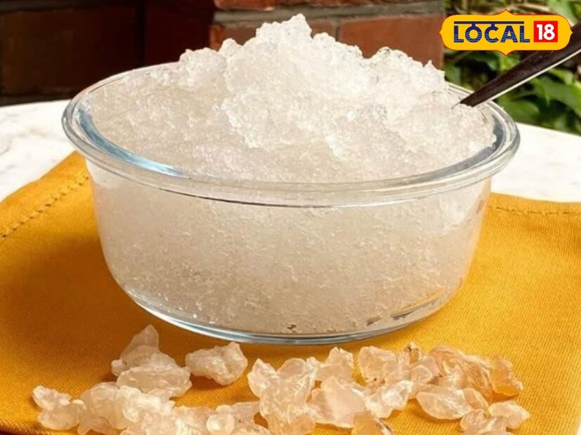 গোন্দ কাটিরা, যা ইংরেজিতে Tragacanth Gum নামে পরিচিত, একটি প্রাকৃতিক রজন যা বাবলা জাতীয় গাছ থেকে পাওয়া যায়। এটি আয়ুর্বেদ ও ইউনানি চিকিৎসাশাস্ত্রে বহু বছর ধরে ব্যবহৃত হচ্ছে। বিশেষত্ব হলো—গ্রীষ্মকালে এটি শরীরকে ঠান্ডা রাখে এবং শীতকালে শক্তি বাড়ায়।