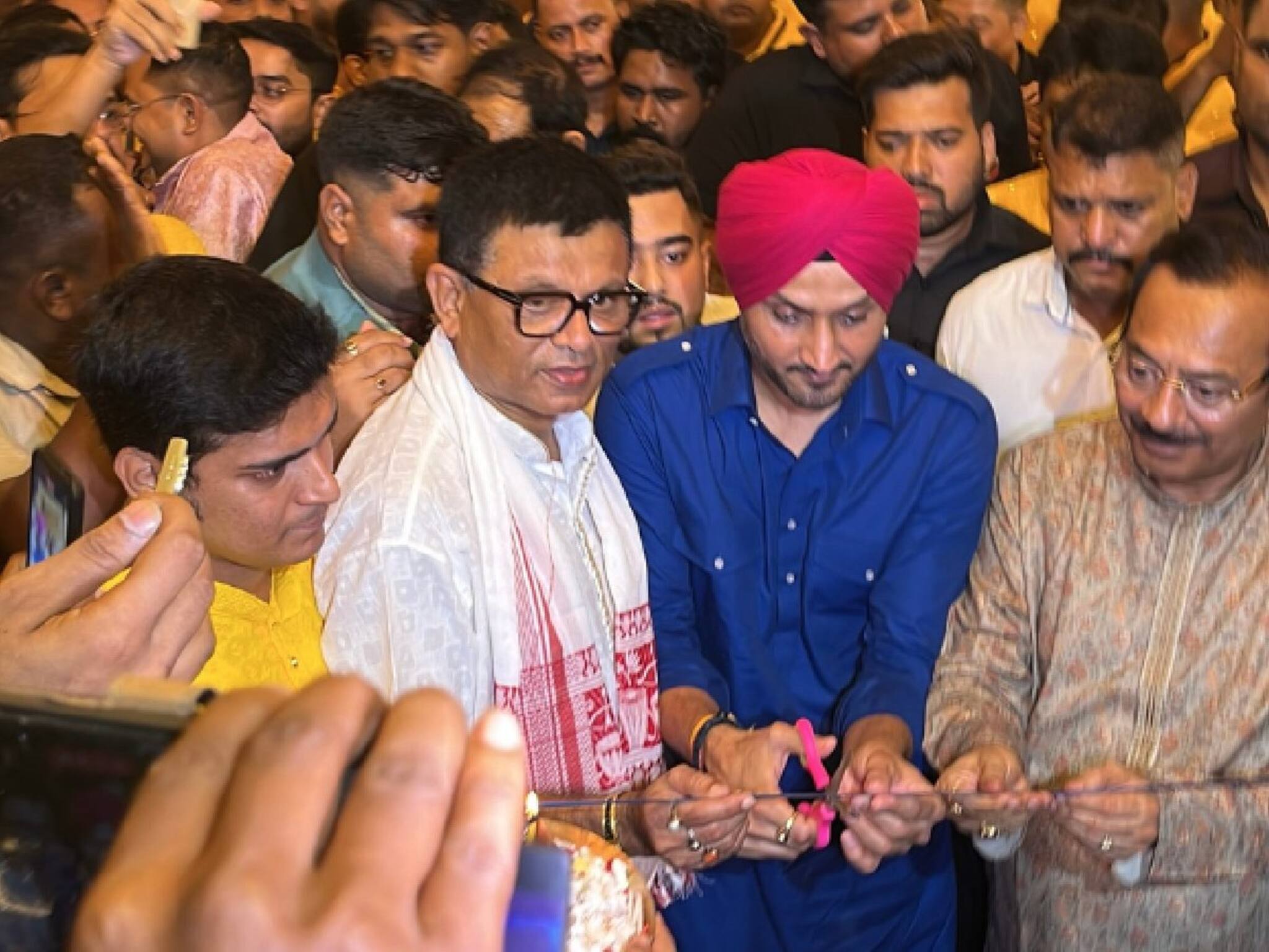 Harbhajan Singh : ''দাদা আর ইডেন আমার হৃদয়ে থাকবে চিরকাল...' পুজোর কলকাতায় হাজির হরভজন, বাংলার প্রতি জানালেন কৃতজ্ঞতা