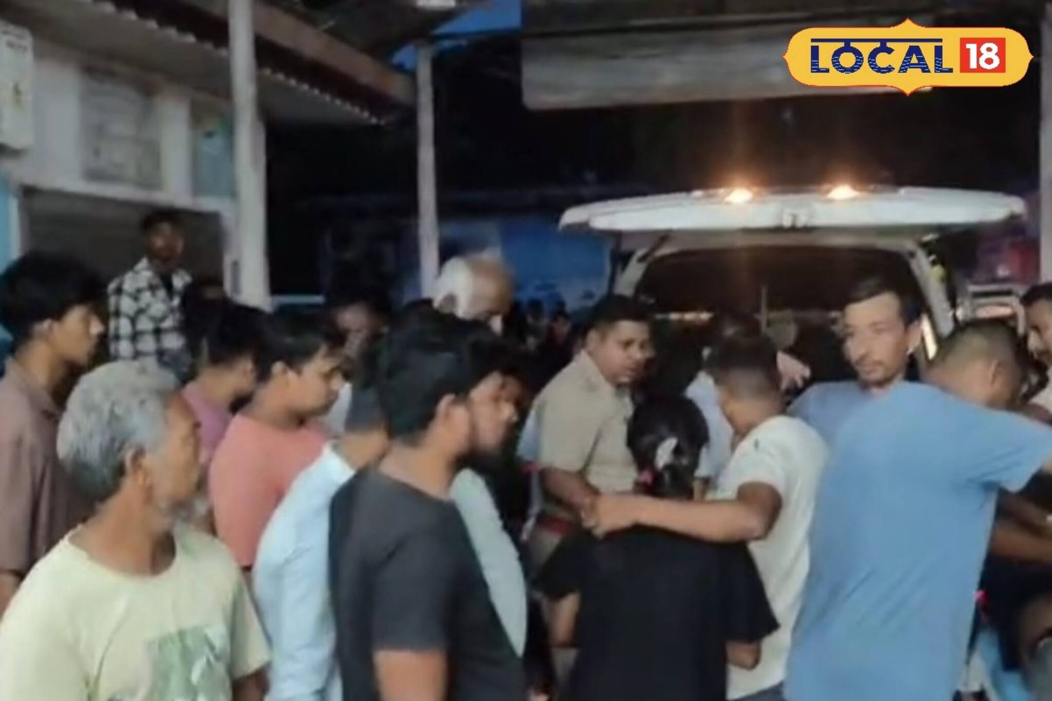 ভয়াবহ দুর্ঘটনা! শ্রমিক বোঝাই ভ্যান উলটে আহত ৩৫, আতঙ্কে চা-বাগান