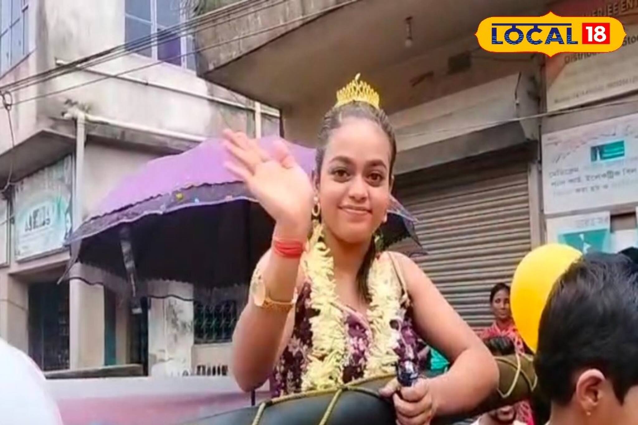 মঞ্চে 'আগুন' পারফরম্যান্স! জয়নগরের কৃত্তিকার হাতে ক্রাউন