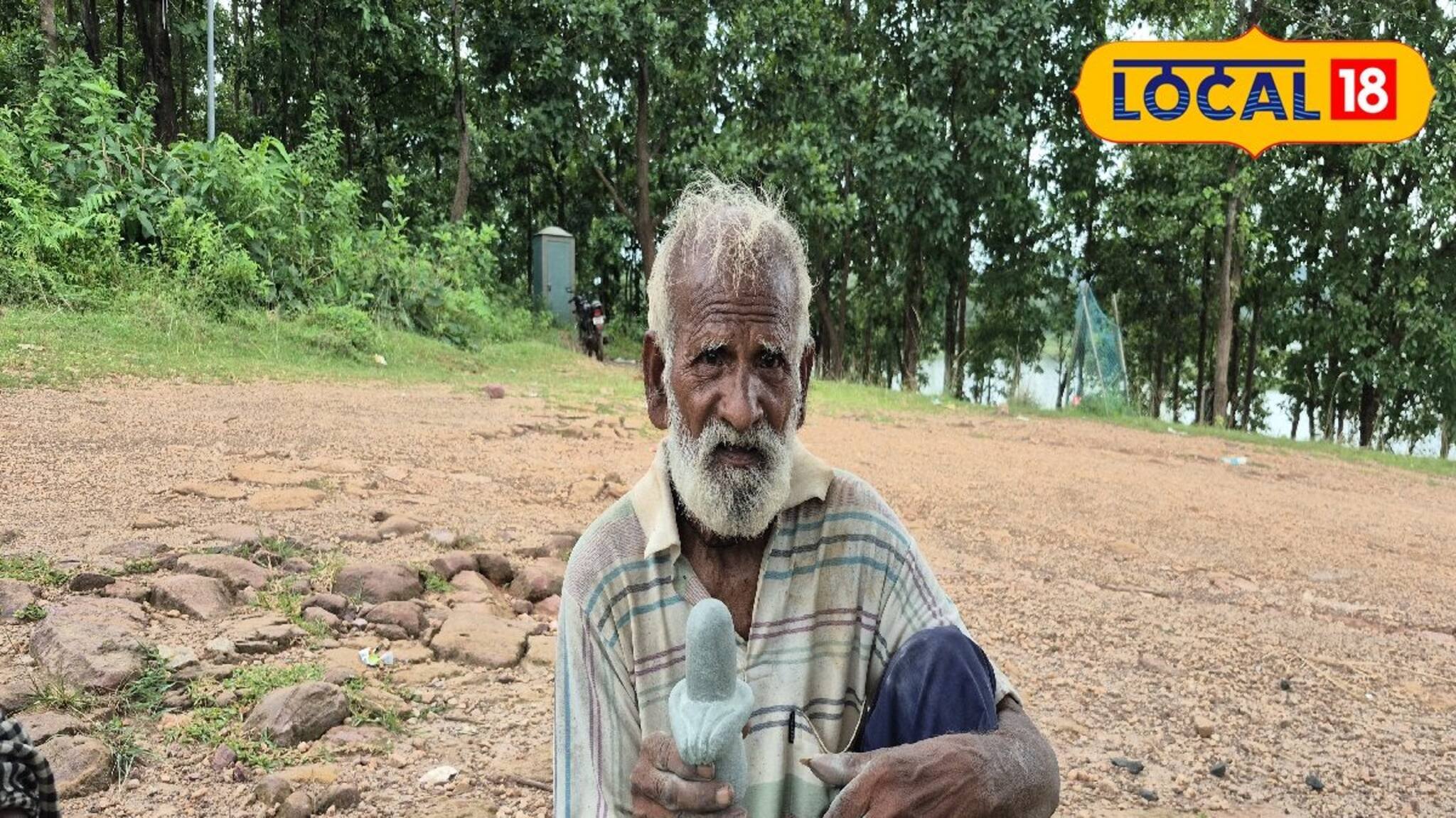 স্ত্রীহারা বৃদ্ধের অদম্য জেদ, ৭০ বছরেও হাল ছাড়েননি! পাথর শিল্পীর গল্প অবাক করবে আপনাকে