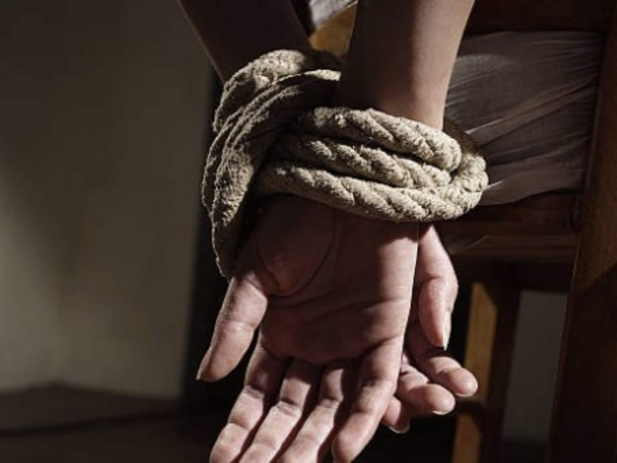 দিনে দুপুরে ফিল্মি কায়দায় সোনা কারিগর অপহরণ! মলুকে নাকা চেকিংয়ে উদ্ধার, গ্রেফতার ৮