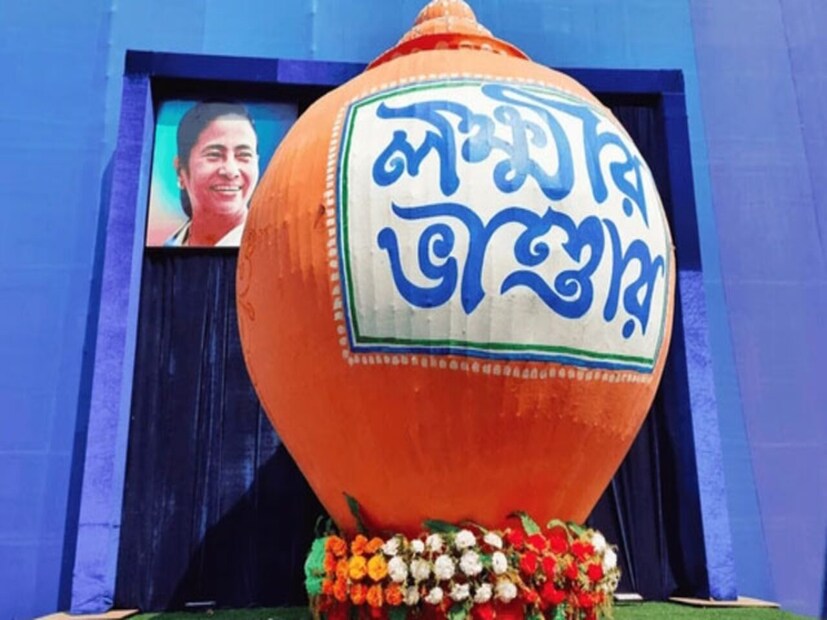 মাসের শেষে পুজো৷ তাই সরকারি কর্মচারী সুবিধার্থে আগেভাগেই বেতন দিয়ে দেওয়ার সিদ্ধান্ত নিল রাজ্য সরকার৷ এ দিনই সেই বিজ্ঞপ্তি জারি করেছে রাজ্য সরকার৷ আগামী মাসের শুরুতেই পেনশন পেয়ে যাবেন অবসরপ্রাপ্ত কর্মচারীরাও৷