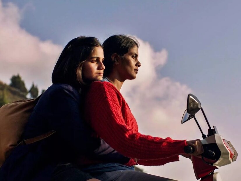 অম্বেডকরনগর: উত্তরপ্রদেশের অম্বেডকরনগরে একটা প্রেমের কাহিনি ঘিরে চাঞ্চল্য ছড়িয়েছে। এক যুবতী তার আত্মীয়ের ২৭ বছর বয়সী মেয়ের প্রেমে পড়ে বাড়ি থেকে পালিয়ে গিয়েছে বলে অভিযোগ। পরিবারের অভিযোগের ভিত্তিতে পুলিশ তাদেরকে প্রয়াগরাজ থেকে খুঁজে বার করেছে, কিন্তু তারা একসঙ্গেই থাকবে বলে সিদ্ধান্ত নিয়েছে। (Image: Instagram) অম্বেডকরনগর: উত্তরপ্রদেশের অম্বেডকরনগরে একটা প্রেমের কাহিনি ঘিরে চাঞ্চল্য ছড়িয়েছে। এক যুবতী তার আত্মীয়ের ২৭ বছর বয়সী মেয়ের প্রেমে পড়ে বাড়ি থেকে পালিয়ে গিয়েছে বলে অভিযোগ। পরিবারের অভিযোগের ভিত্তিতে পুলিশ তাদেরকে প্রয়াগরাজ থেকে খুঁজে বার করেছে, কিন্তু তারা একসঙ্গেই থাকবে বলে সিদ্ধান্ত নিয়েছে। (Image: Instagram)