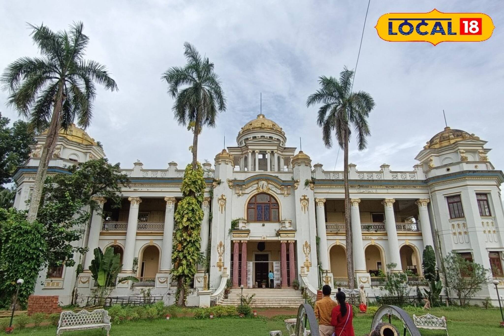 পর্যটকরা সারাবছর আসেন, কিন্তু দুর্গাপুজোর মহিষাদল রাজবাড়ি একদম আলাদা! মিস করলে আফসোস