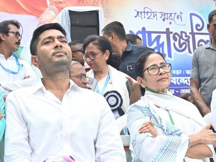 বিধানসভা ভোটের আগে অত্যন্ত গুরুত্বপূর্ণ হতে চলেছে এই রদবদল। দলীয় সূত্রে এই রদবদল অত্যন্ত তাৎপর্যপূণ হবে বলেই মনে করা হচ্ছে।