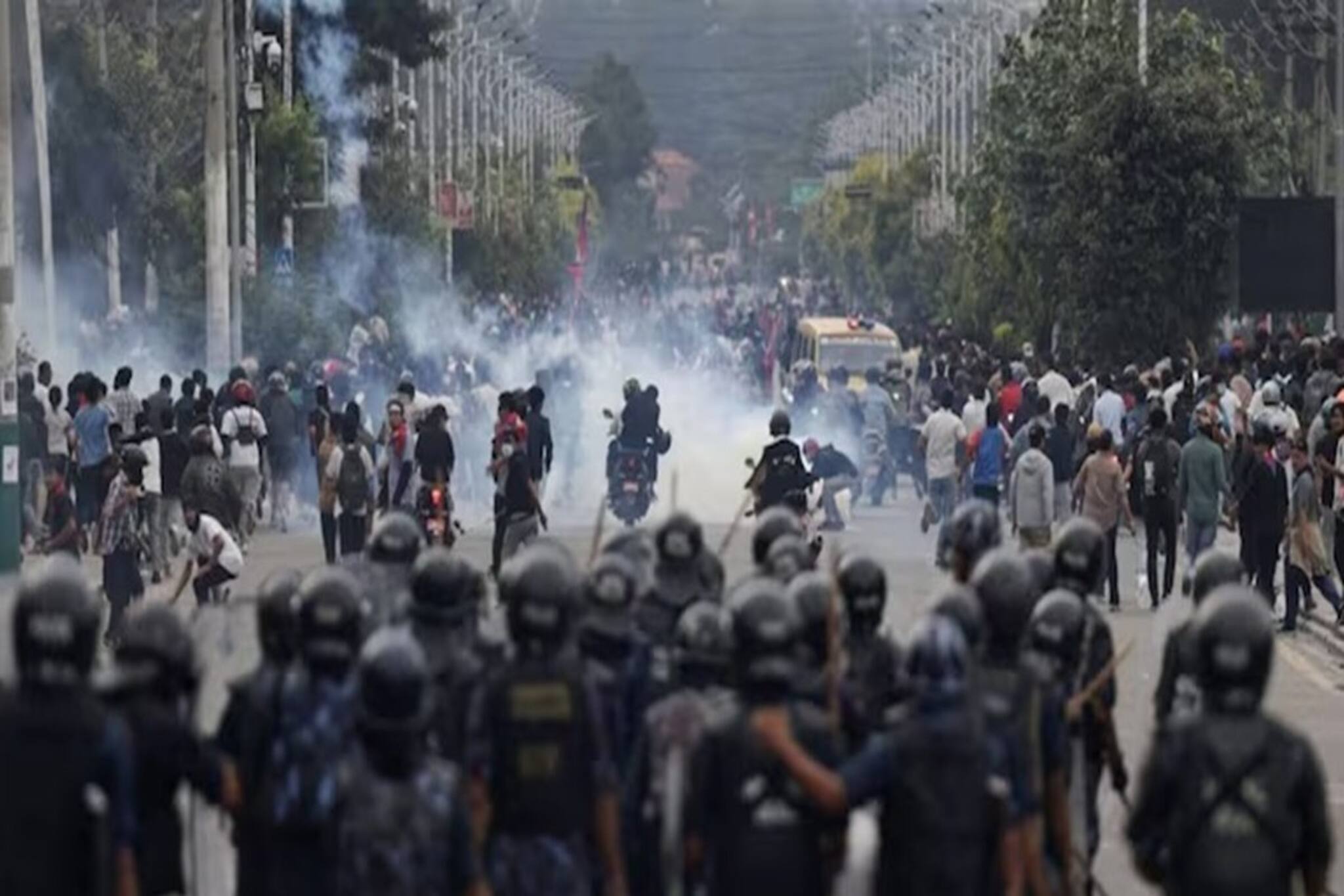 অশান্ত নেপালে আটকে পড়নে বালিয়ার বহু অধ্যাপক, দেশে ফিরতেই উঠে এল উদ্বিগ্ন রাতের কথা...