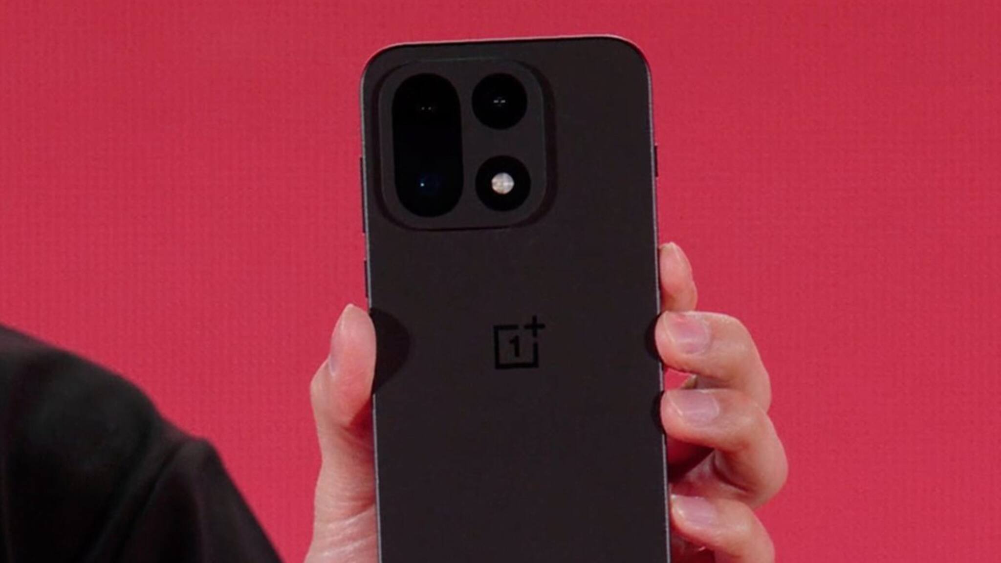 OnePlus 15-এর ছবি ফাঁস! নজরকাড়া বোল্ড ডিজাইন, থাকবে Snapdragon 8 Elite 2 প্রসেসর