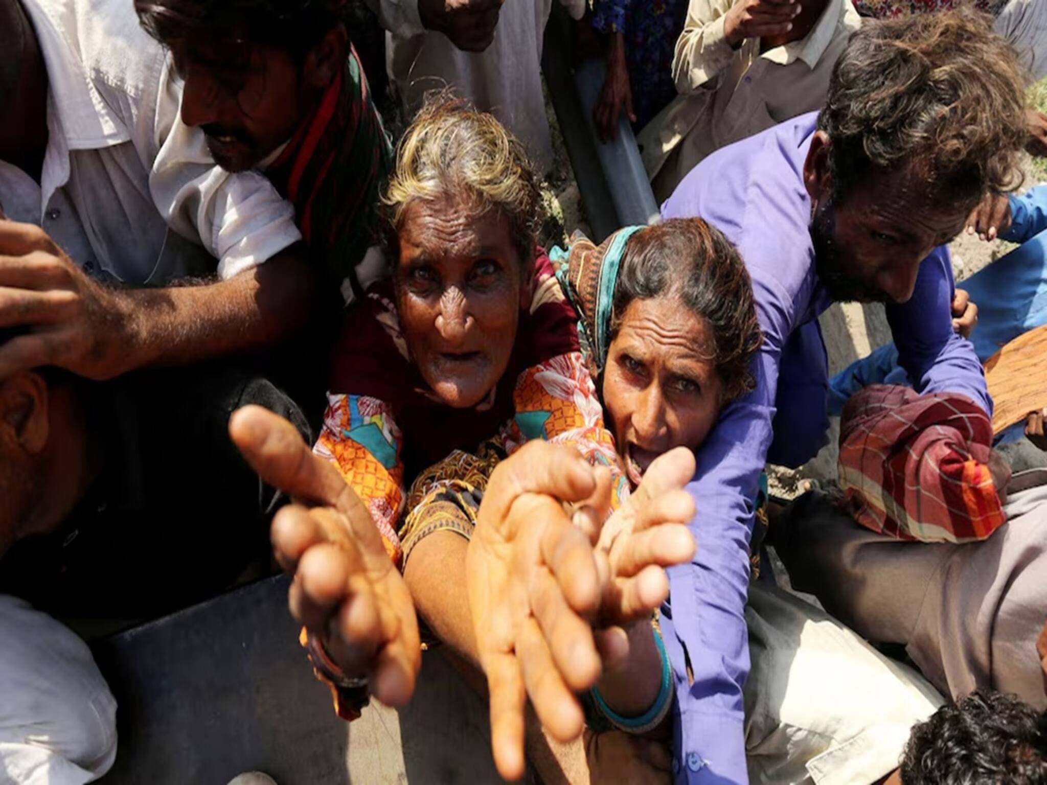Pakistan Floods: সর্বনাশ! ৫-১০ নয়, পাকিস্তানে মুহূর্তে মৃত্যু ৮৫০ মানুষের! গ্রামের পর গ্রামে এ কী ভয়াবহ অবস্থা! ভারতের দিকে আঙুল তুলছে পাকিস্তান